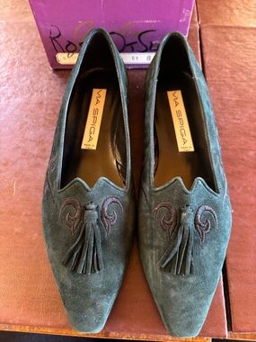 Vintage NWT ViaSpiga Made in Italy Forest Green Suede Tassel Smoking Flats 8.5".